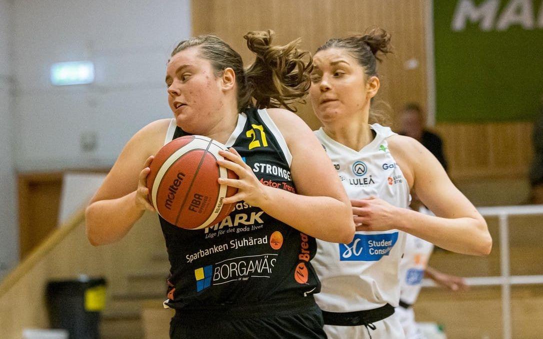 Ester Sjöstrand är klar för en till säsong i Mark Basket. 