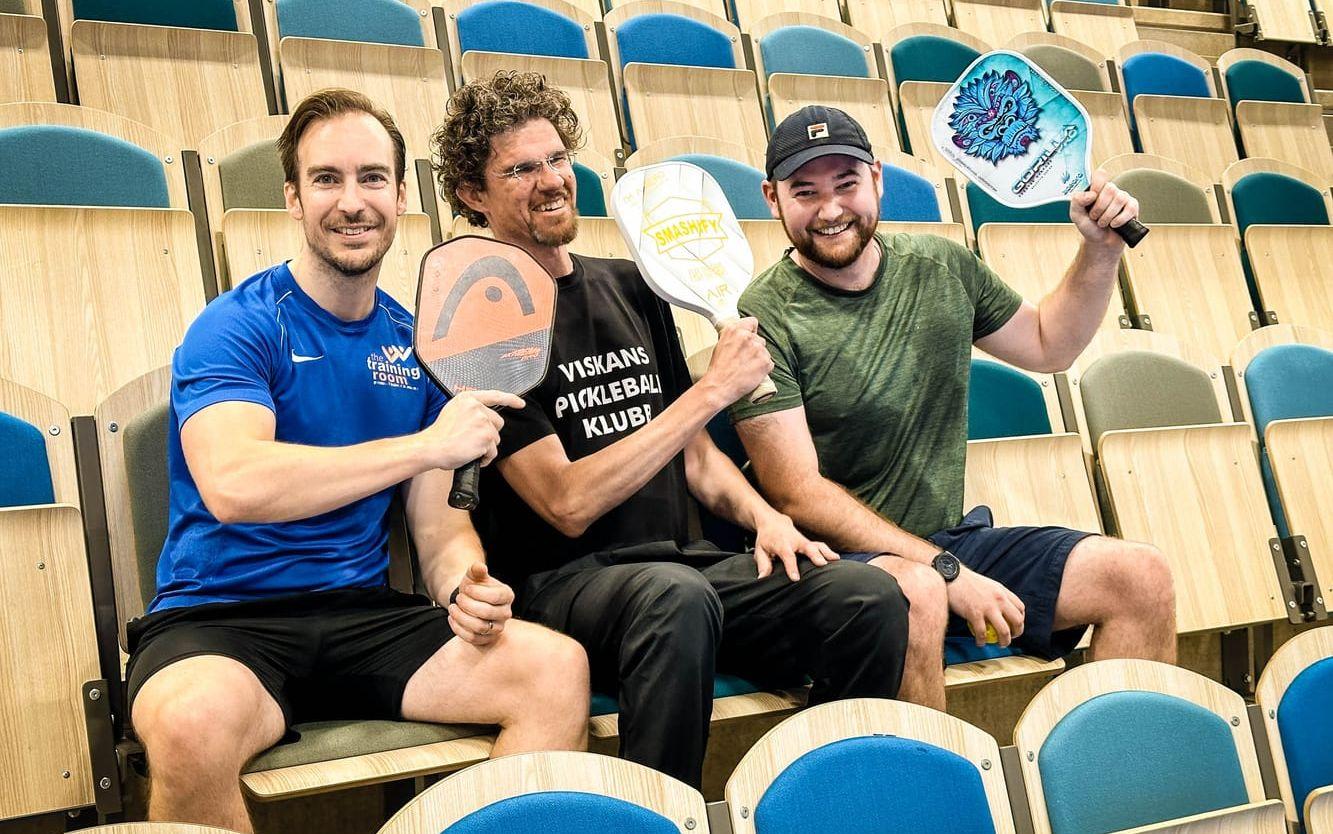 Från vänster till höger: Mike Jefferson, Keallian Clark och Matthew McCafferty. De är beredda på att spela pickleball. 