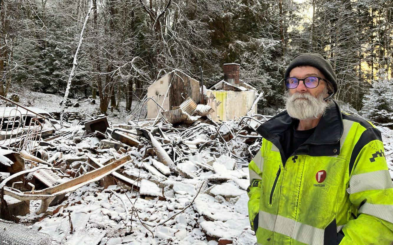 Alf Ryhn är ofta ute och tittar och fotograferar vid ödehus, nu upplever han att de är hotade.