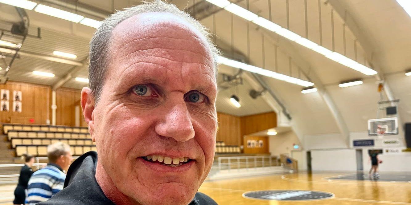 Fredrik Almqvist, coach Mark basket