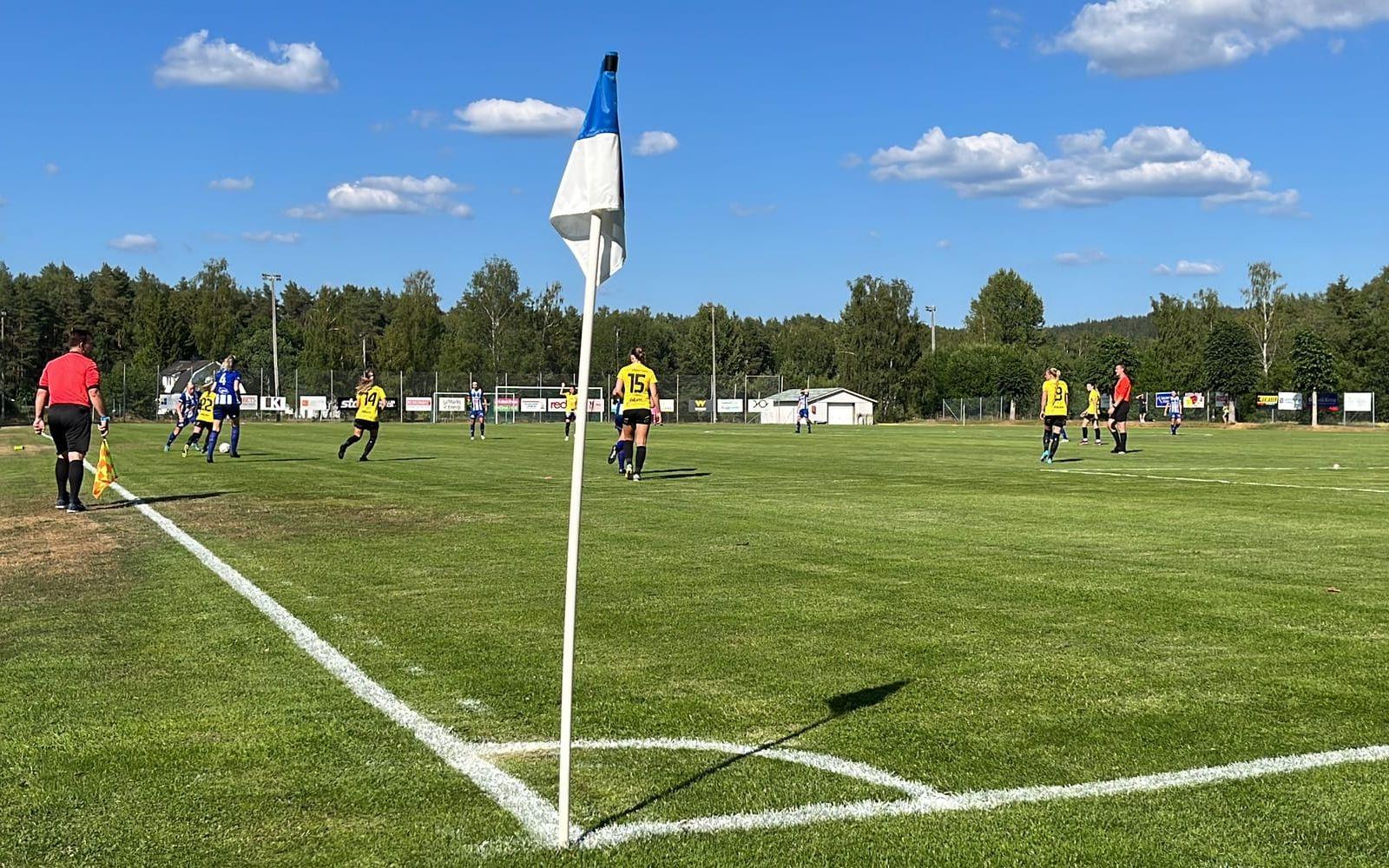 IFK Örbys damer kämpar för nytt kontrakt i division ett-fotbollen, och har allt i egna händer inför de avslutande två matcherna. 