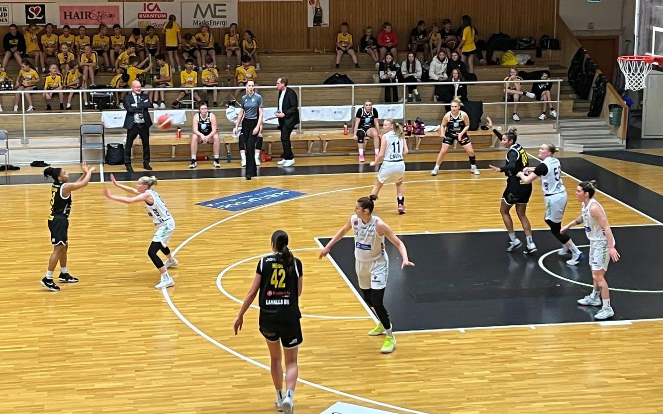 Mark basket-Luleå basket i Kinnahallen i basketligan dam. 