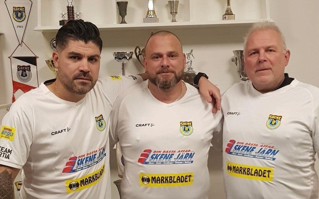 Nya tränare är Claudio Covarrubias och Christos Michailidis. Här tillsammans med lagledaren Per-Erik ”Kåpa” Ivarsson. 