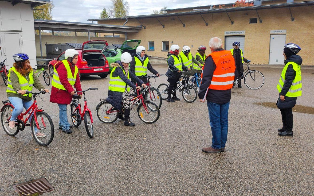 Kurs för nyanlända att lära sig cykla. Nästa kurs är i höst.