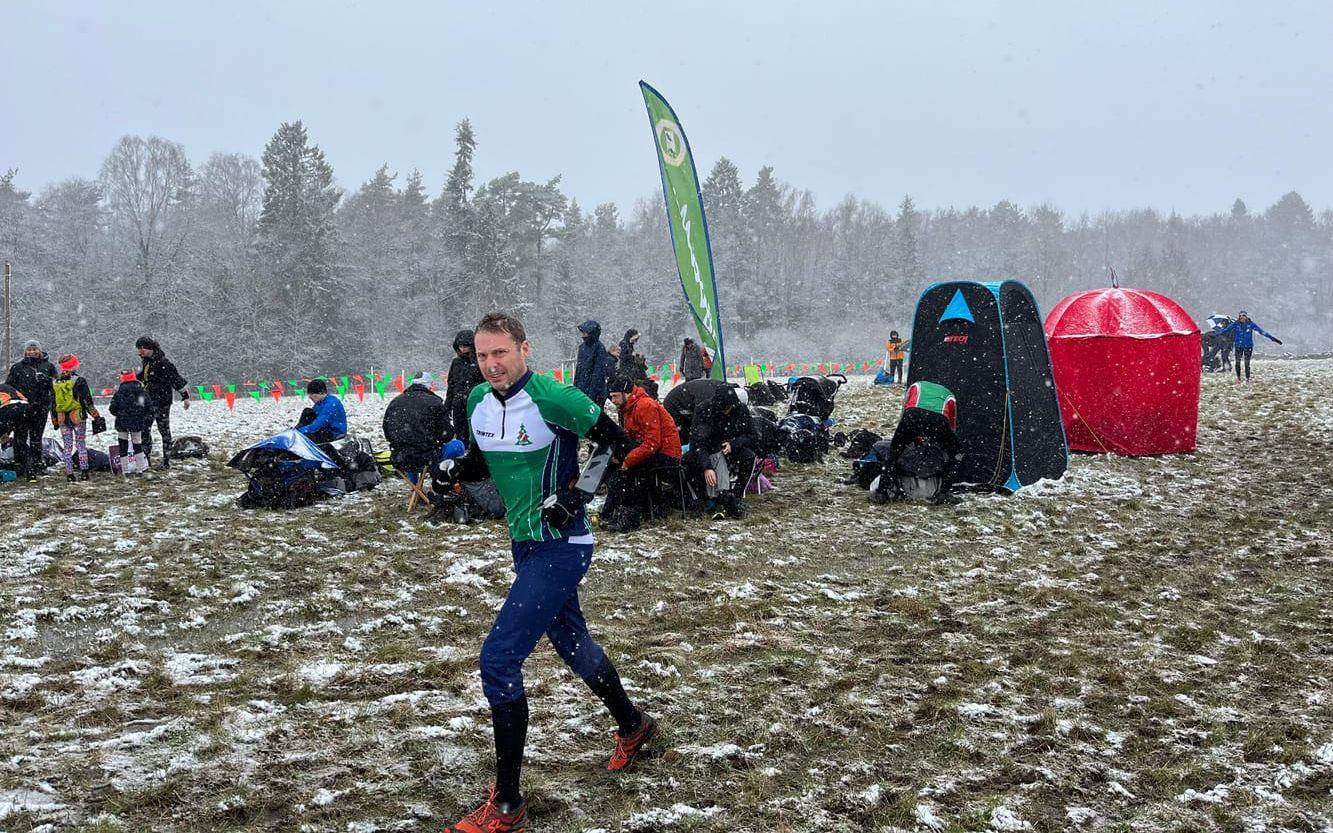 En tältstad uppbyggd av de olika klubbarna. De fungerar som samlingsplatser och omklädningsrum.