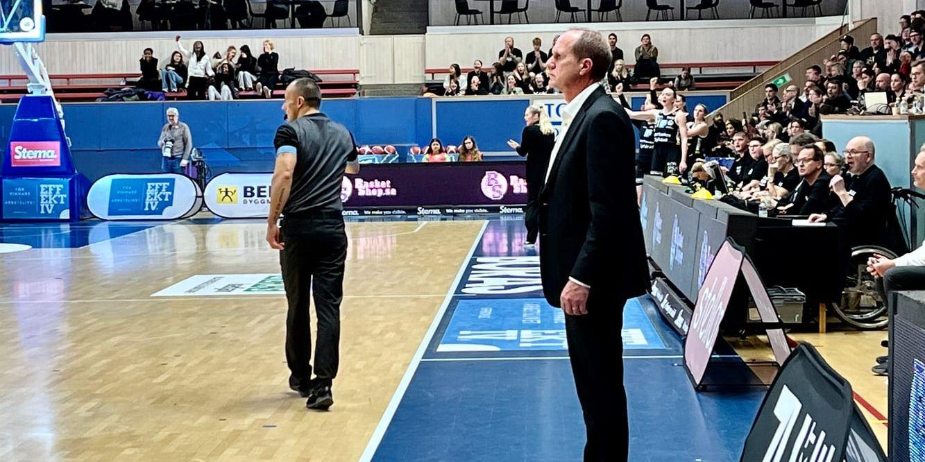 Fredrik Almqvist, coach Mark basket. 