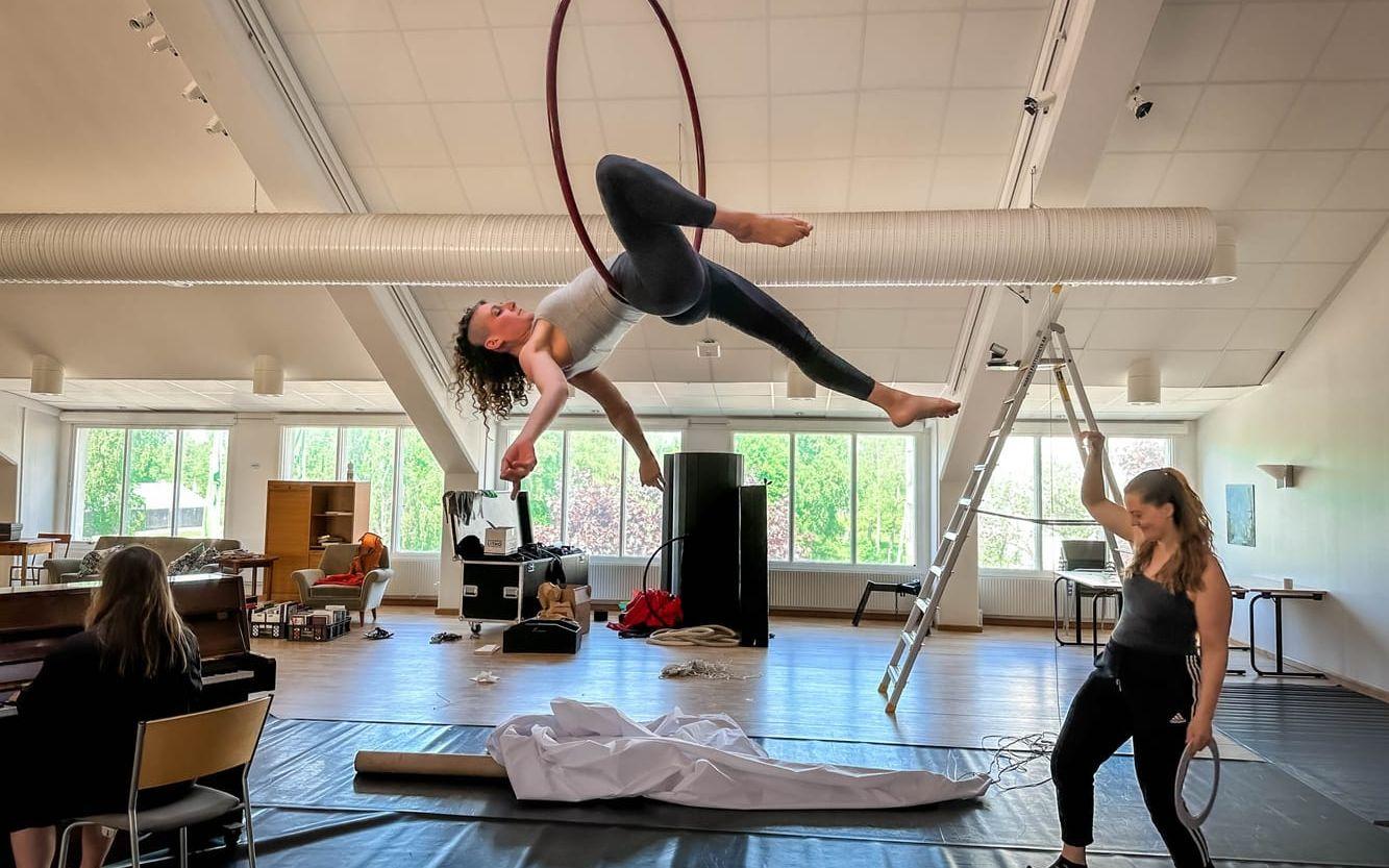 Nycirkusfestival i Rydal, repetitionerna pågår.